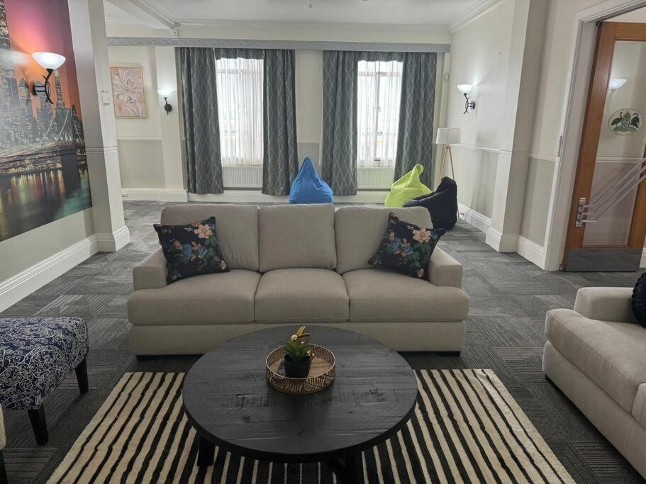 4 Large Bedroom Apartment In The City Hastings Esterno foto